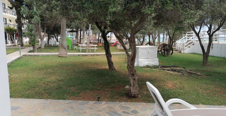 Simos Magic Beach Hotel Apts Ayía Nápa Extérieur photo
