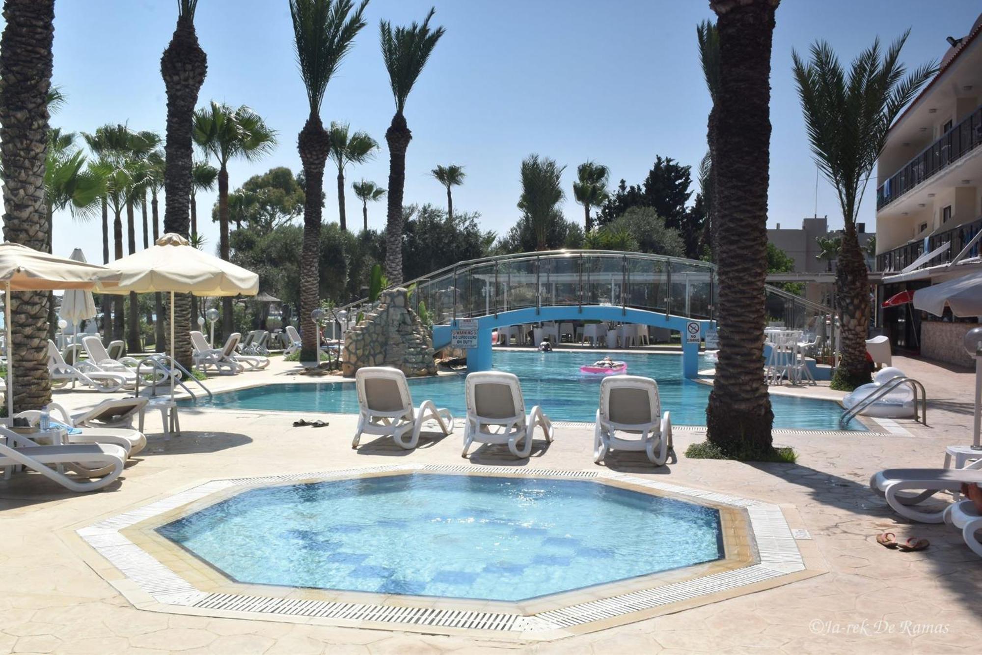 Simos Magic Beach Hotel Apts Ayía Nápa Extérieur photo