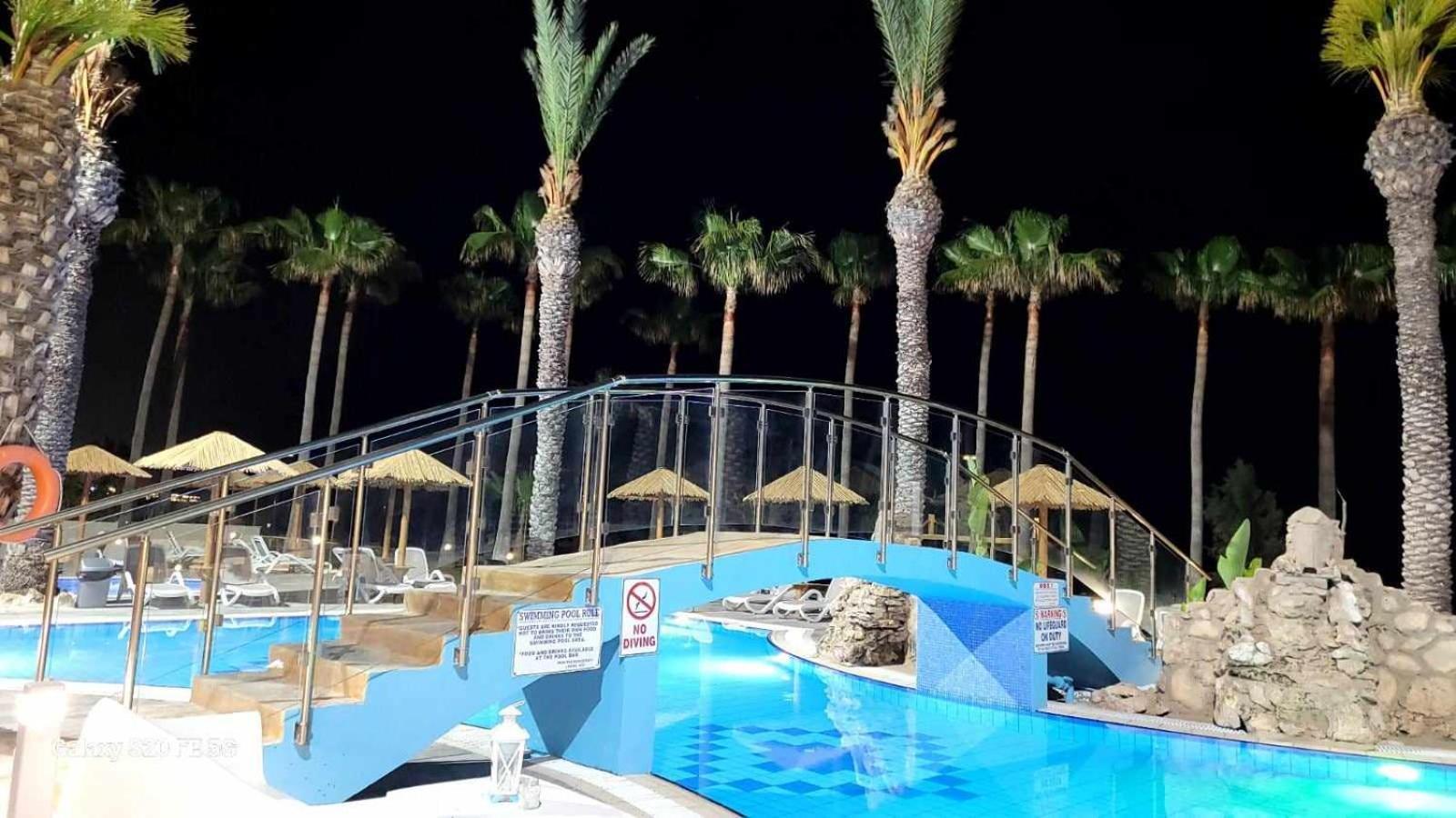 Simos Magic Beach Hotel Apts Ayía Nápa Extérieur photo