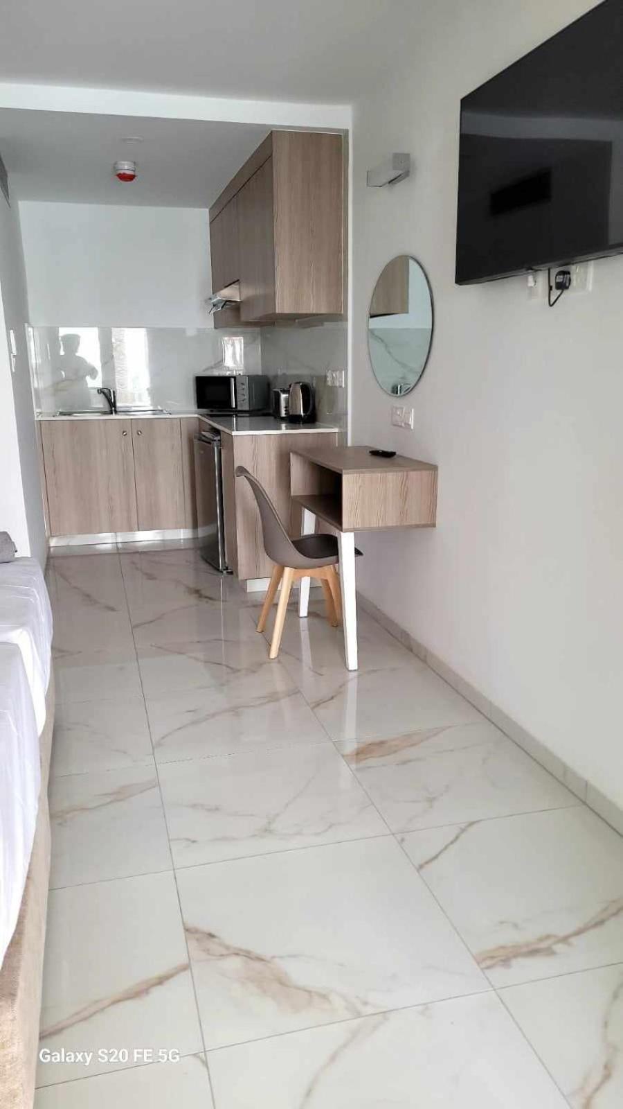 Simos Magic Beach Hotel Apts Ayía Nápa Extérieur photo